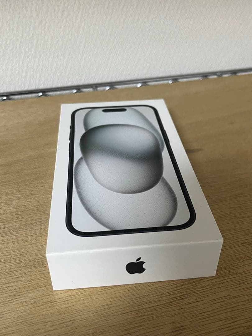 Apple iPhone 15 ブラック 128GB SIMフリー 美品