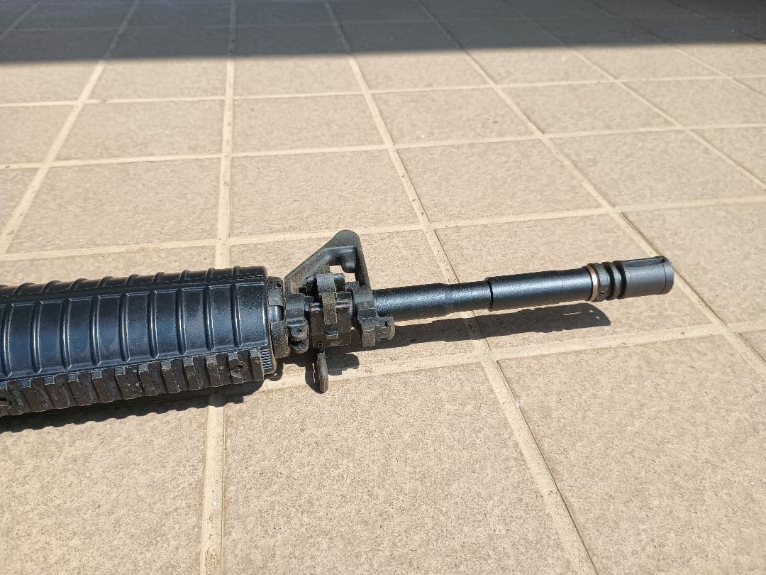 東京マルイ M4A1カービン 電動ガン わずかにサビと角にホコリが溜まっています