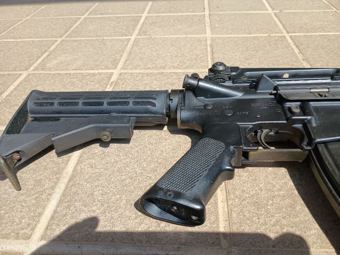 東京マルイ M4A1カービン 電動ガン わずかにサビと角にホコリが溜まっています