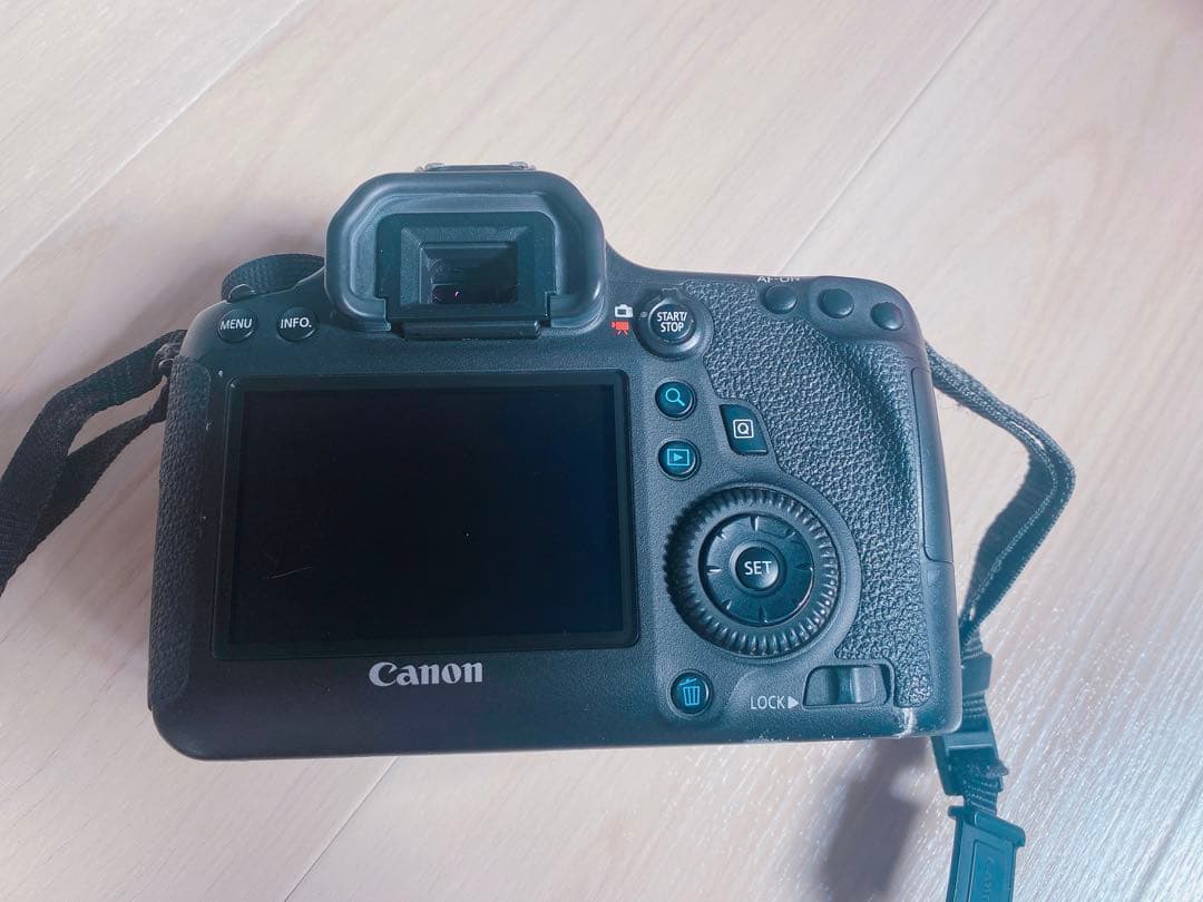 canon EOS6D ボディ ストラップ付き