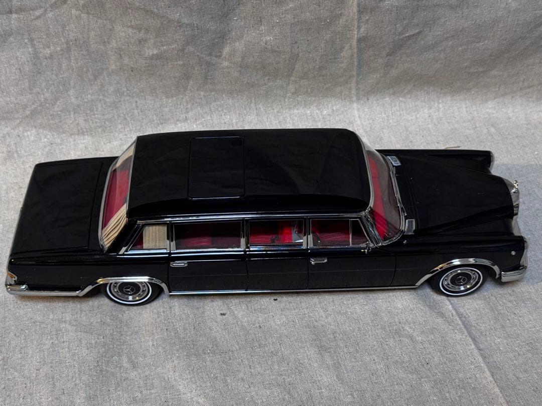 ミニカー Mercedes-Benz Pullman 1/18