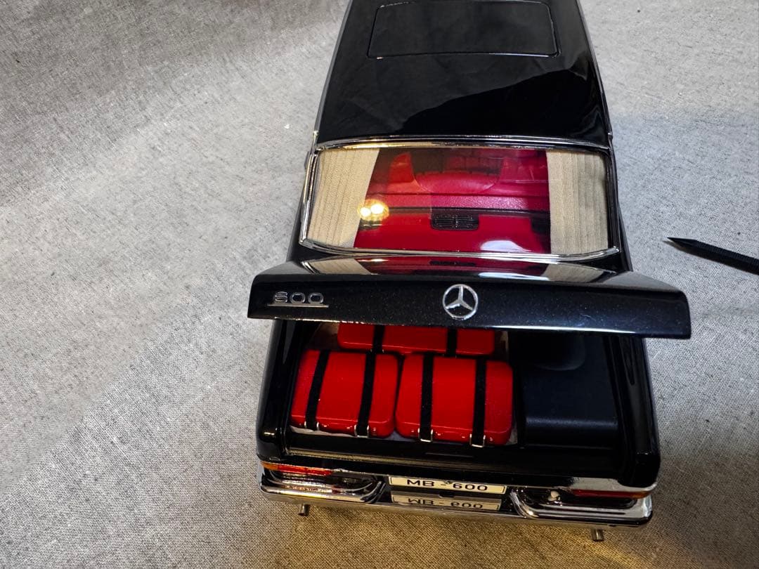 ミニカー Mercedes-Benz Pullman 1/18