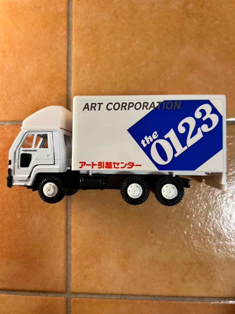 Dinpest アート引越センター車 T-012
