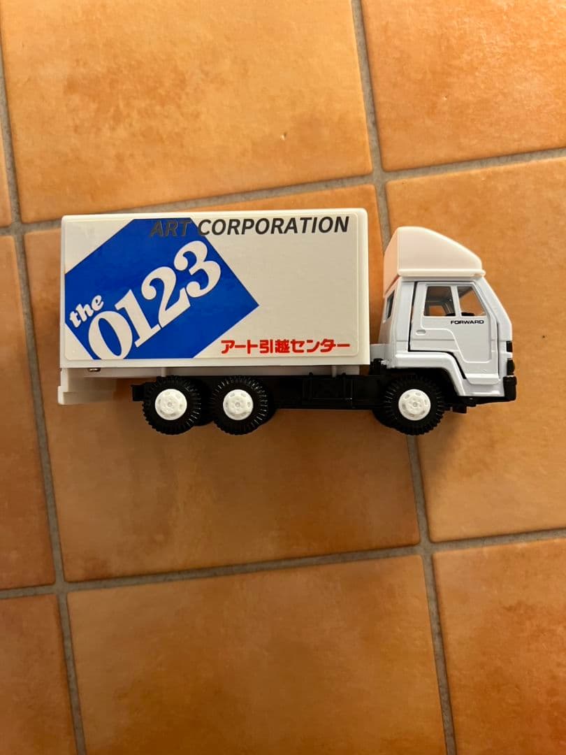 Dinpest アート引越センター車 T-012