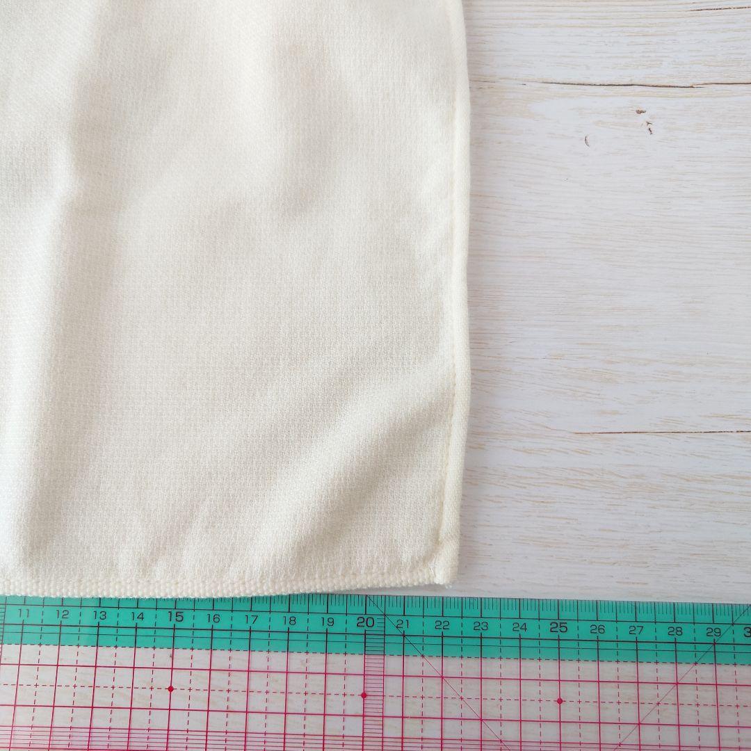 手刺繍入ちっちゃな タオルハンカチ【白猫とフラワーバスケット】