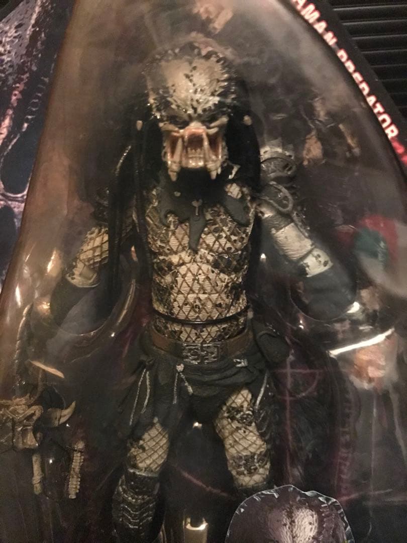 新品未開封　NECA 　シャーマンプレデター アクションフィギュア