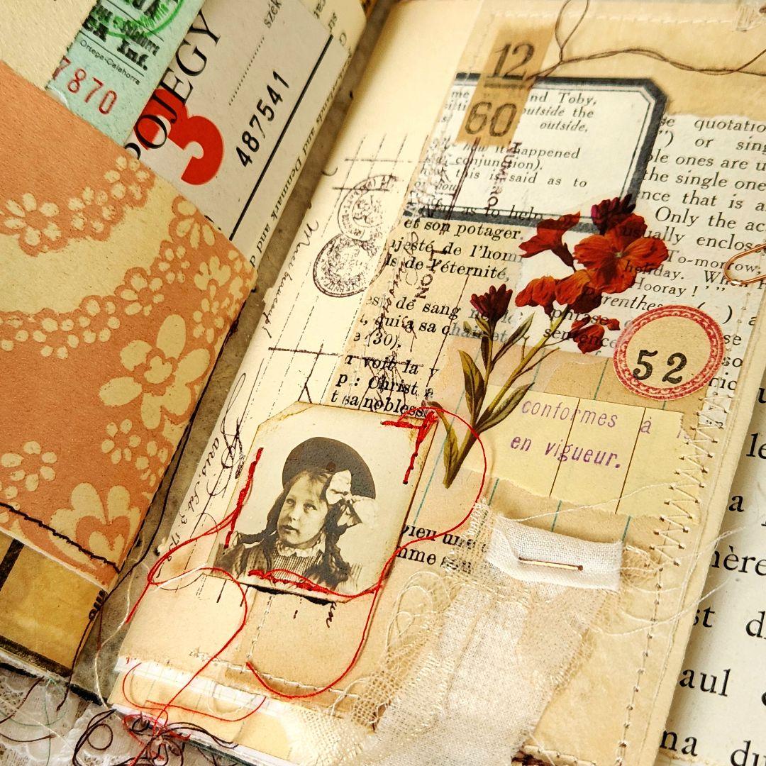 フランスの古い小さなガイドブックをリメイクしたjunkjournal