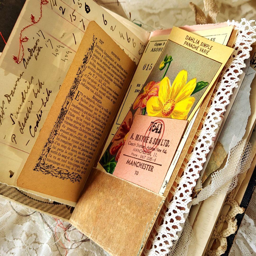 フランスの古い小さなガイドブックをリメイクしたjunkjournal