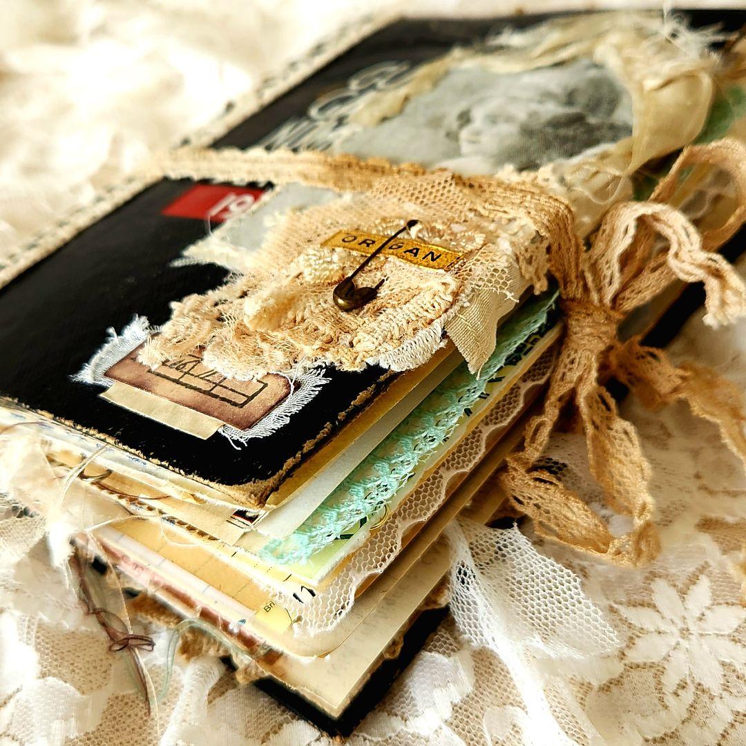 フランスの古い小さなガイドブックをリメイクしたjunkjournal