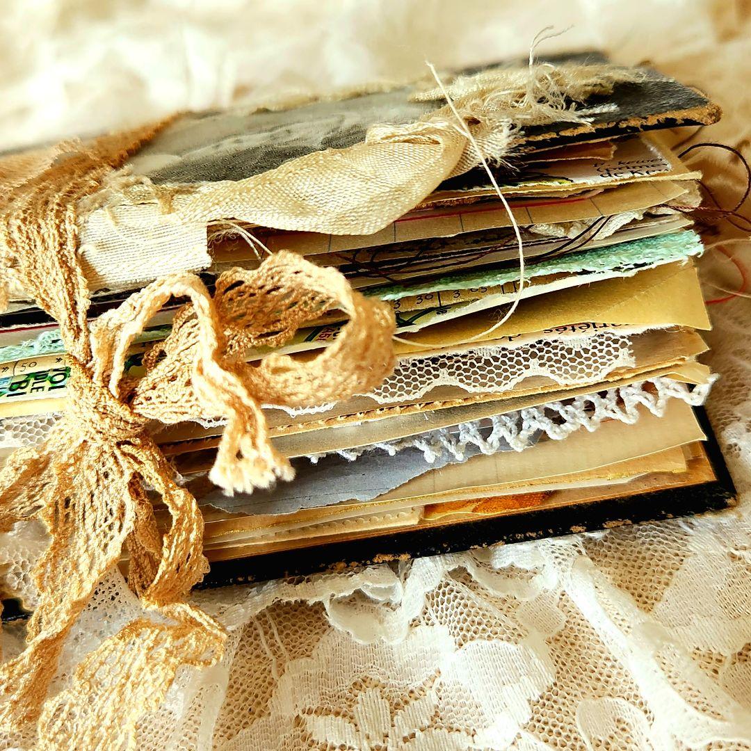 フランスの古い小さなガイドブックをリメイクしたjunkjournal