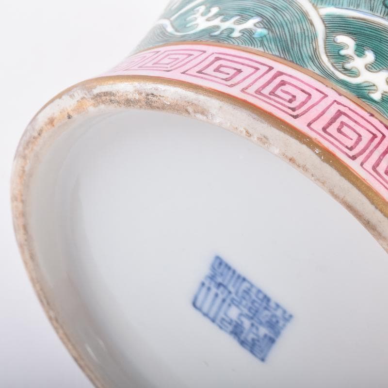 中国　大清乾隆年製　粉彩　雲龍花草魚文瓶　梅瓶　C　7020A