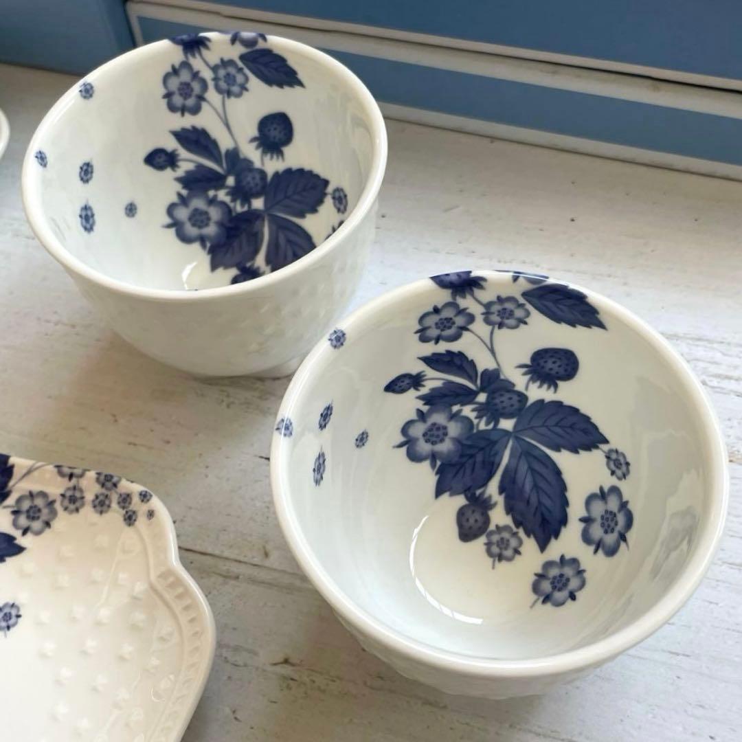 ウェッジウッドストロベリーブルームインディゴ カップ＆小皿ペア＆菱形皿2枚セット