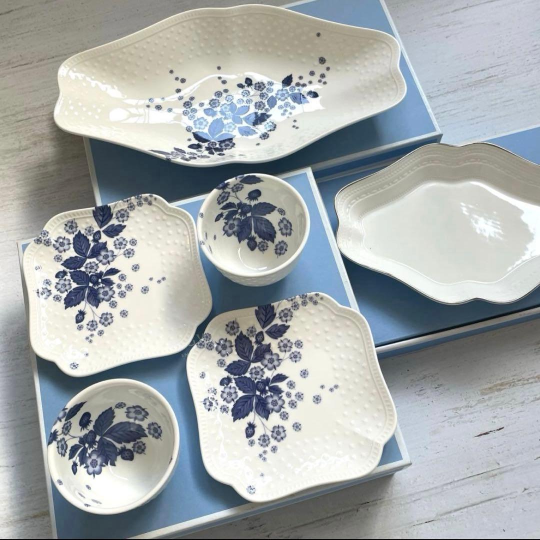 ウェッジウッドストロベリーブルームインディゴ カップ＆小皿ペア＆菱形皿2枚セット