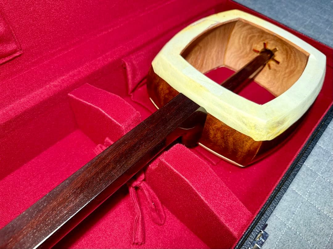 【美品】津軽三味線 特上 硬質 紅木棹 K22 GP 刻印 黒檀糸巻