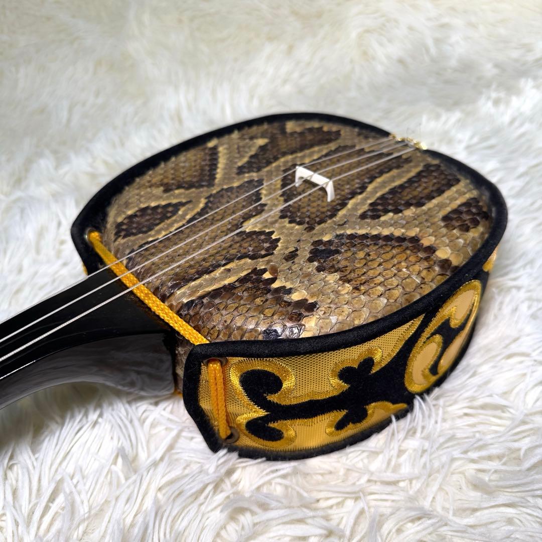 沖縄三味線　本革　ソフトケース付き