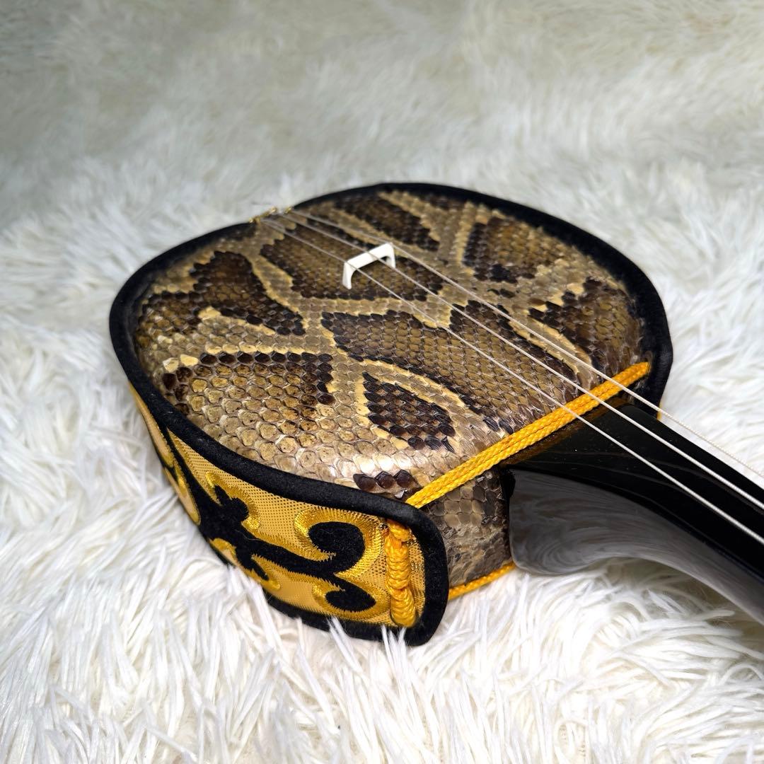 沖縄三味線　本革　ソフトケース付き