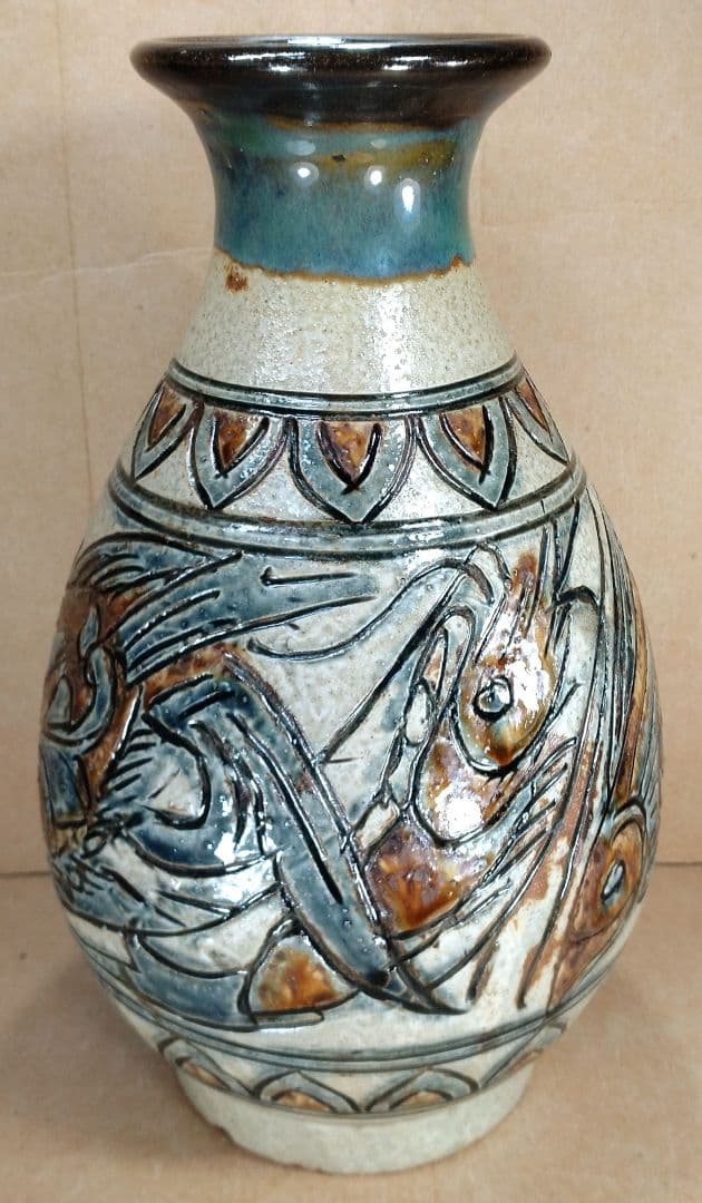 りおくん専用【本物保証】金城次郎 海老魚紋花瓶(海老2魚2）共箱 栞人間国宝美品