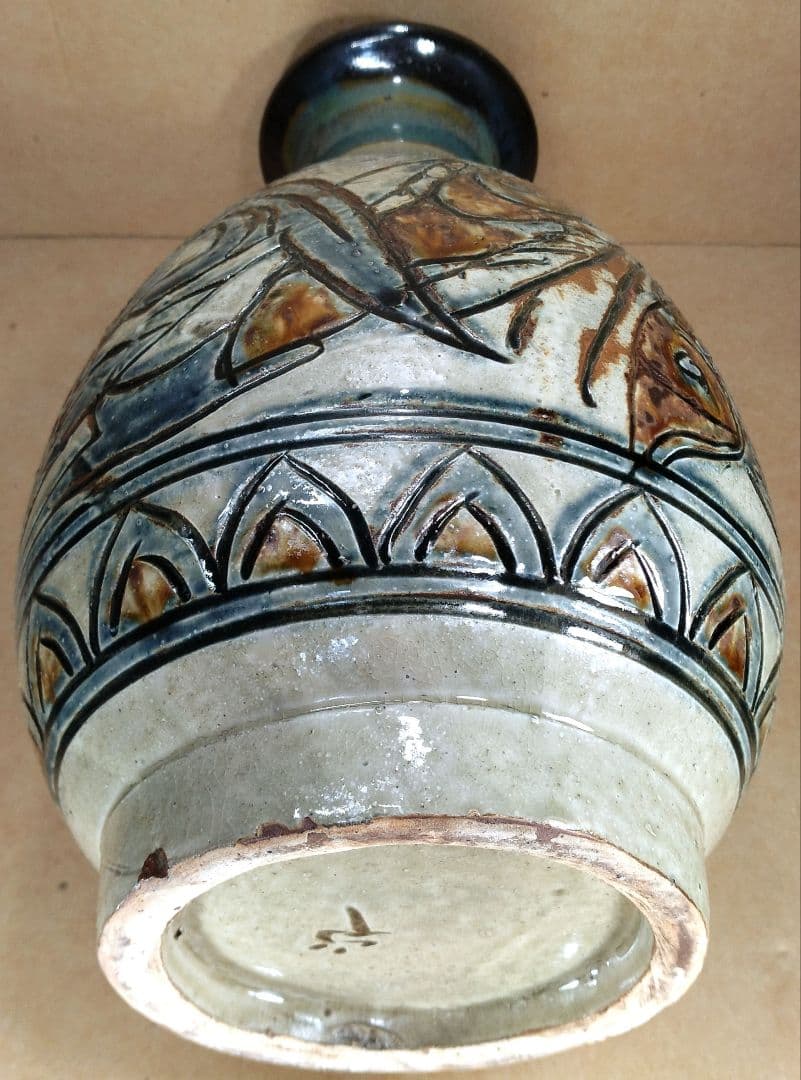 りおくん専用【本物保証】金城次郎 海老魚紋花瓶(海老2魚2）共箱 栞人間国宝美品