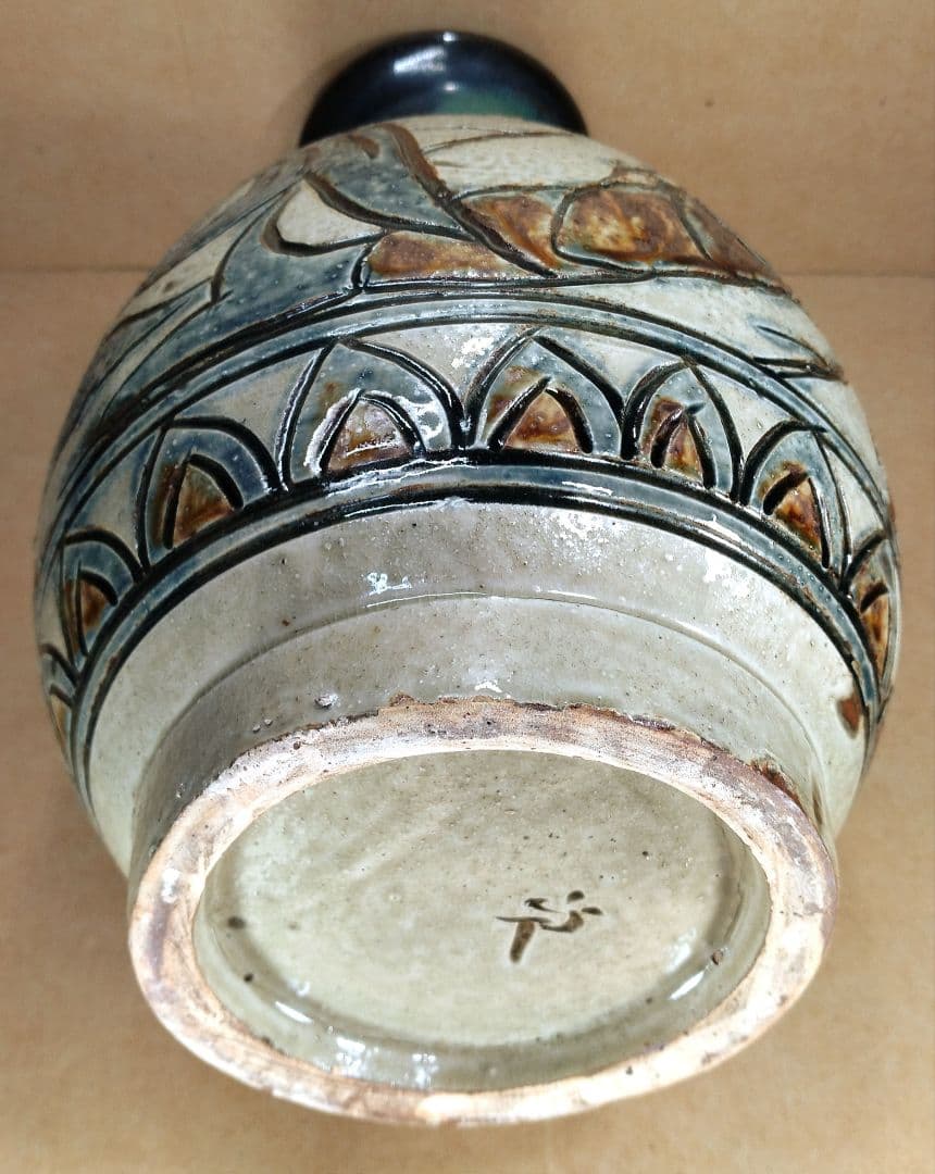 りおくん専用【本物保証】金城次郎 海老魚紋花瓶(海老2魚2）共箱 栞人間国宝美品