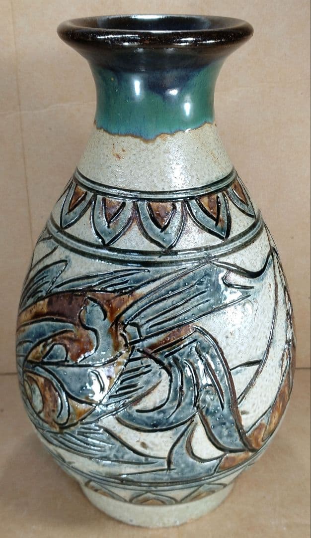 りおくん専用【本物保証】金城次郎 海老魚紋花瓶(海老2魚2）共箱 栞人間国宝美品