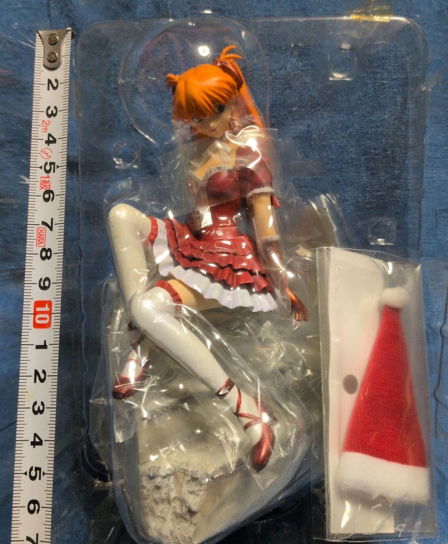 エヴァンゲリオン　ゴスロリ　アスカ　赤サンタ帽子付きフィギュア