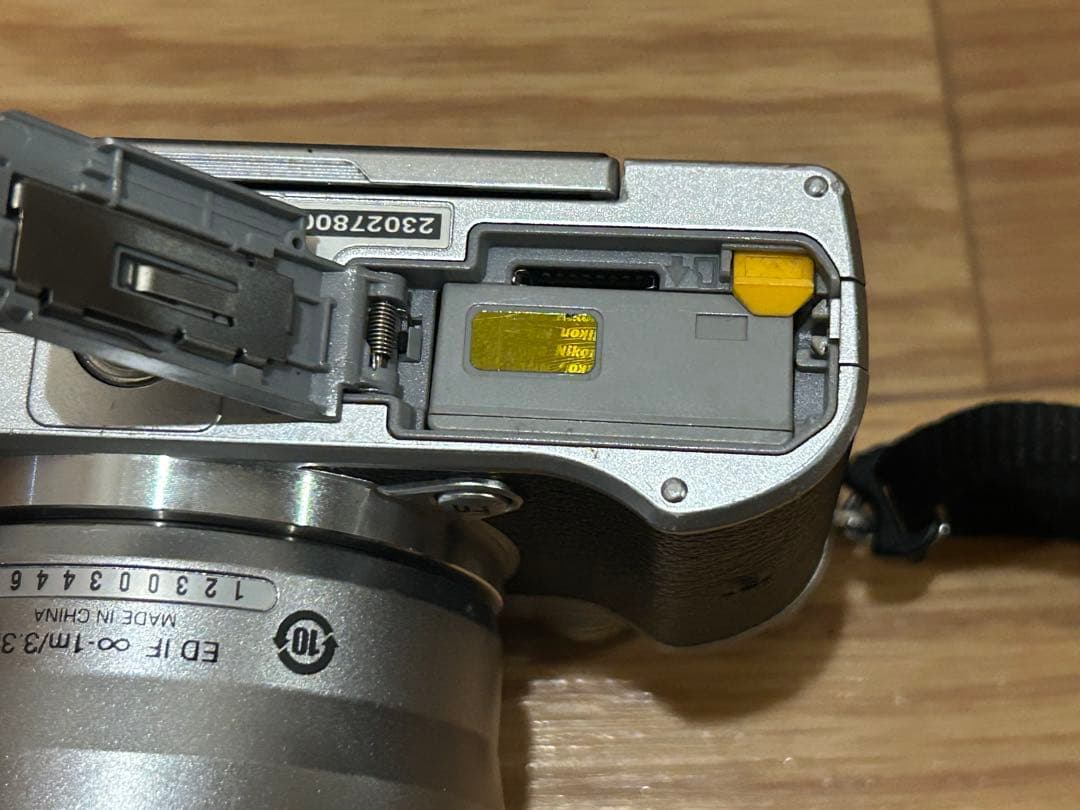 Nikon 1 J5 ミラーレスカメラ シルバー