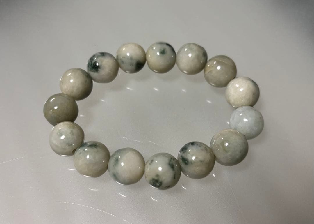 硬玉翡翠（１３.５mm珠、径１７cm）⑧（鑑別書付き）