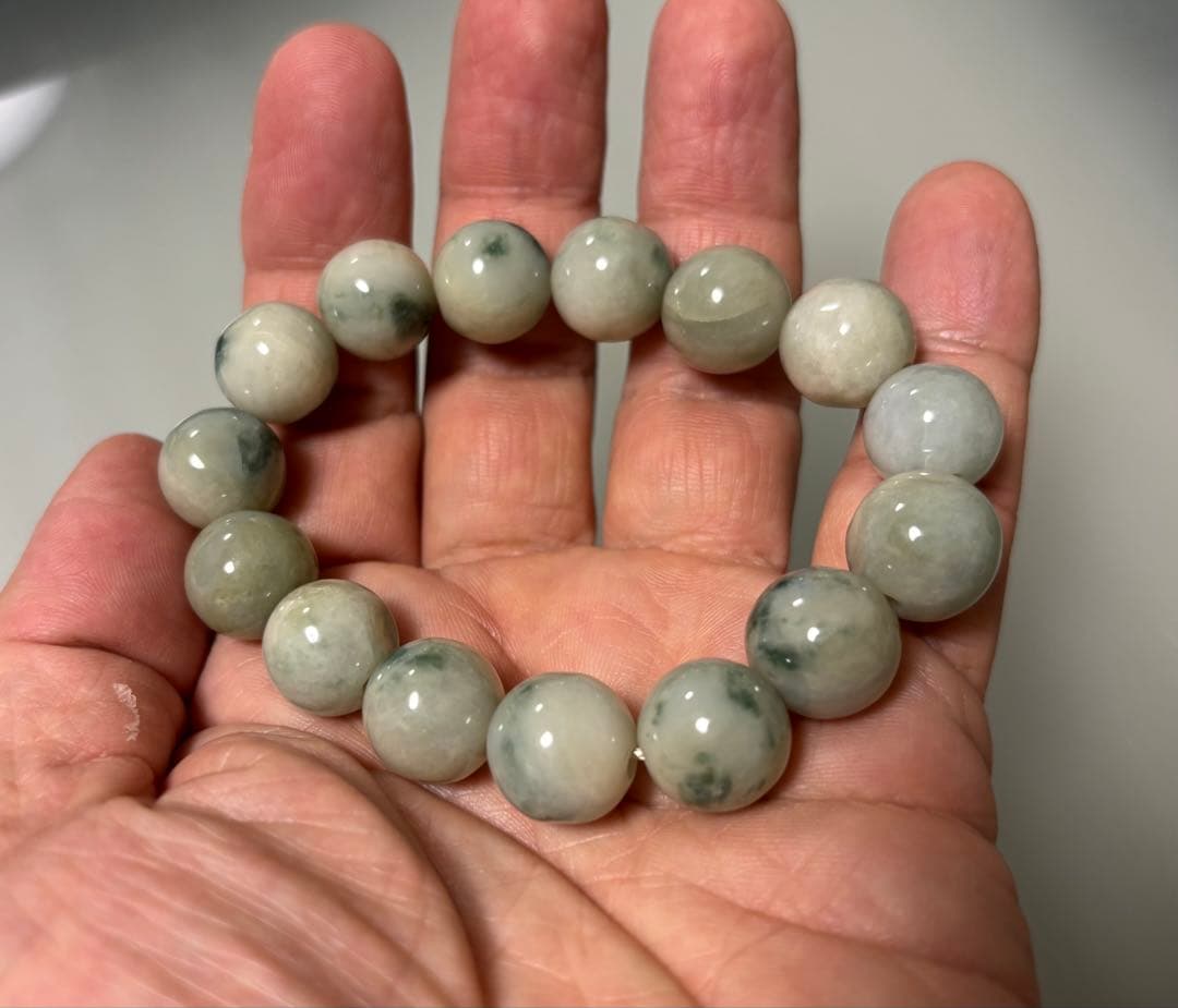 硬玉翡翠（１３.５mm珠、径１７cm）⑧（鑑別書付き）