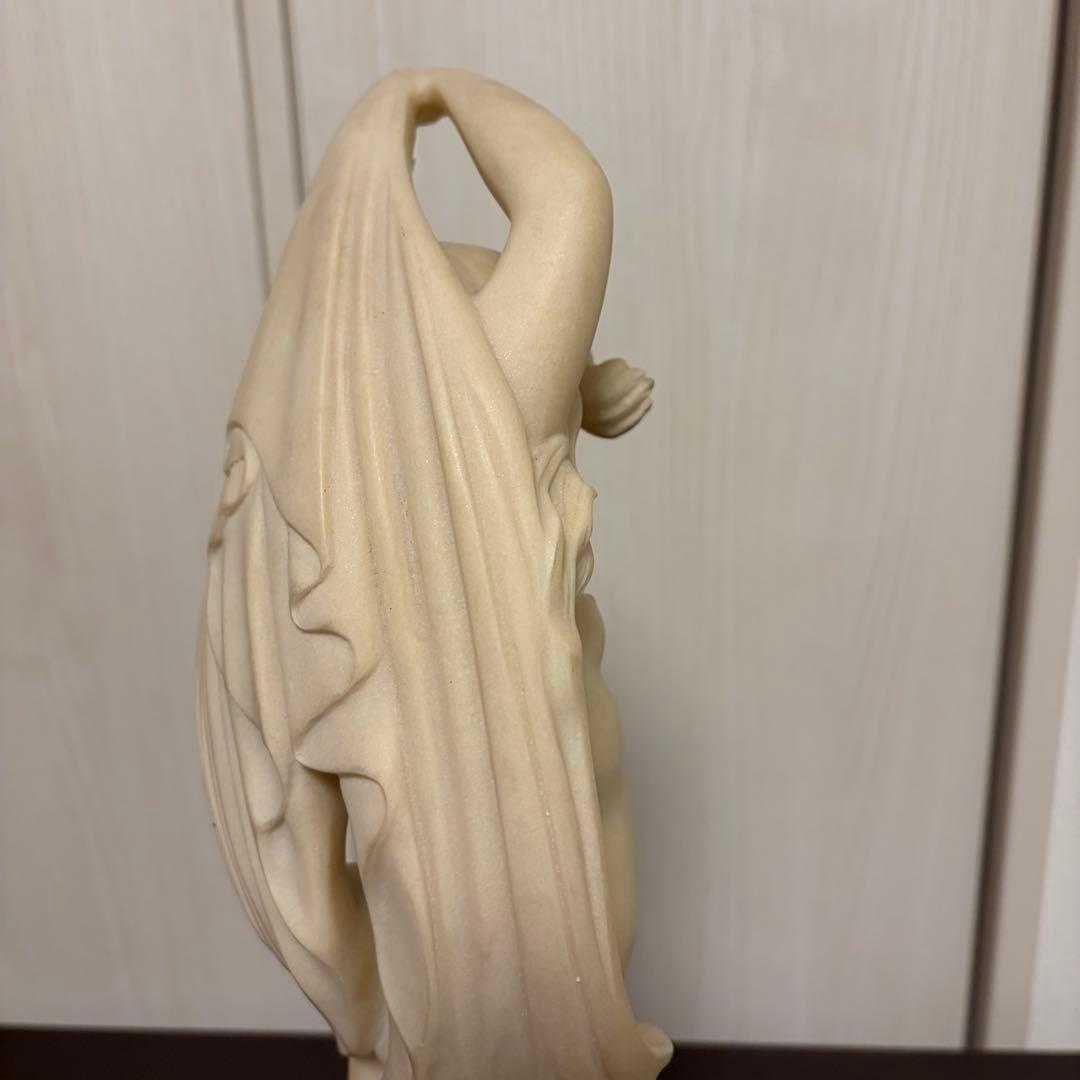 アイボリー樹脂製女性と子供の彫刻