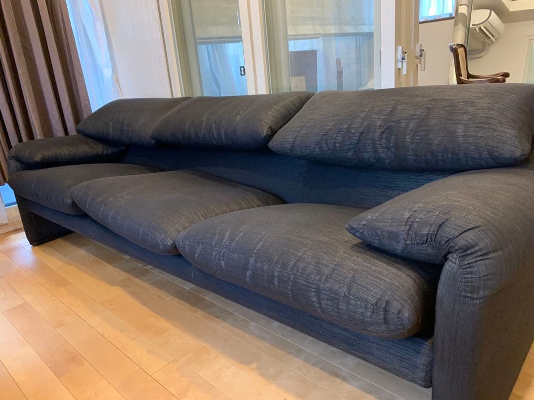 Cassina ダークグレー 3人掛けソファ