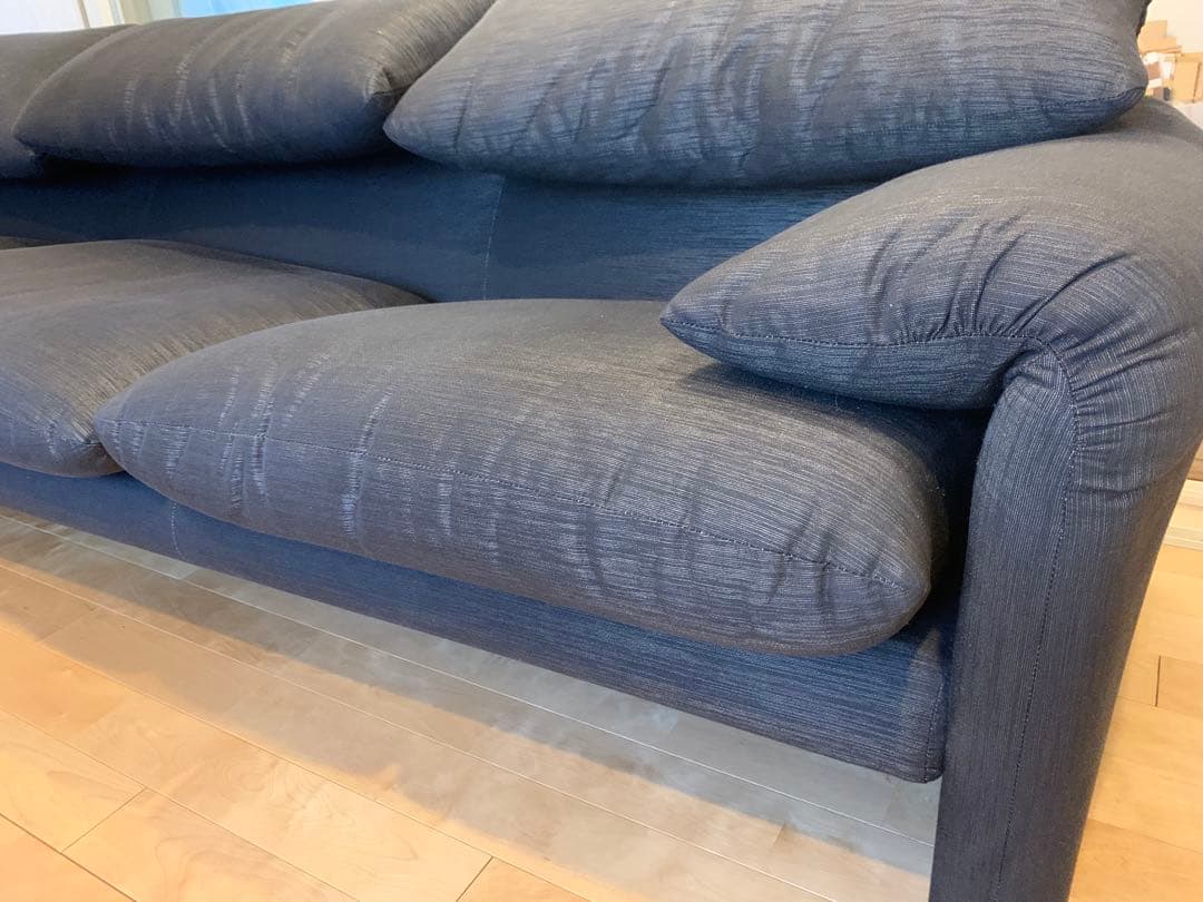 Cassina ダークグレー 3人掛けソファ