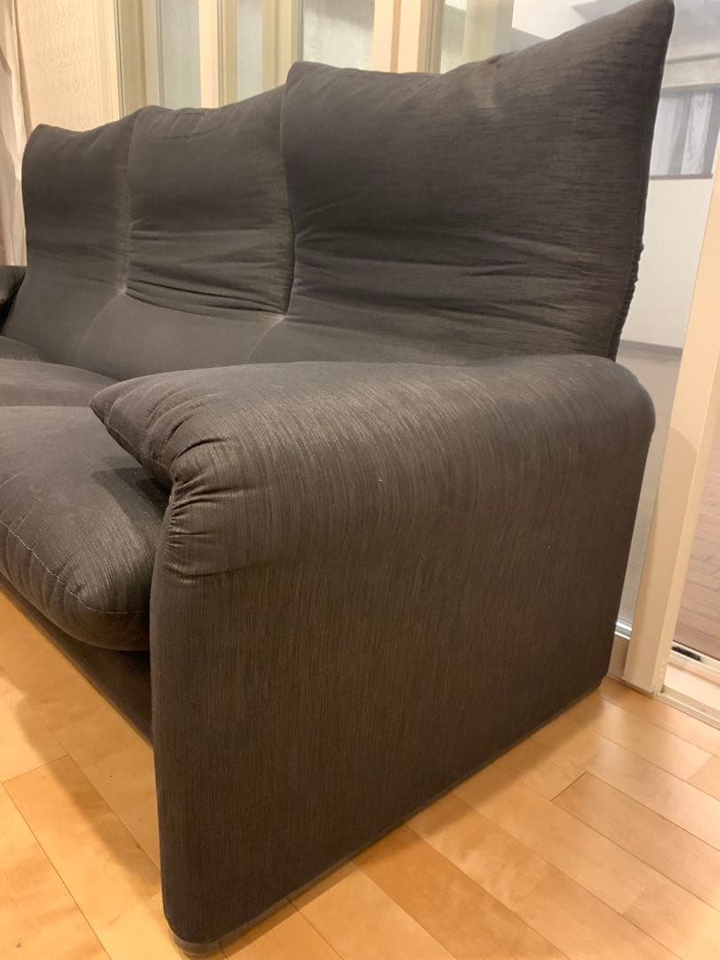 Cassina ダークグレー 3人掛けソファ