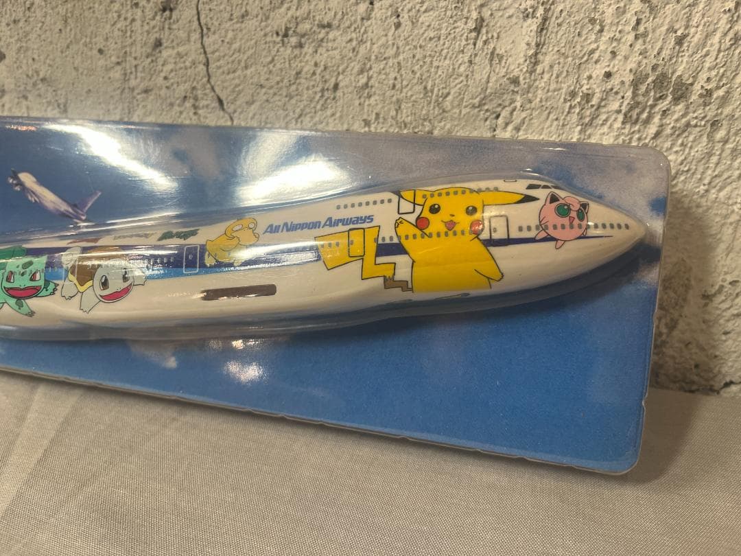 ANA ポケモンジェット 2000　B747-400 JA8962