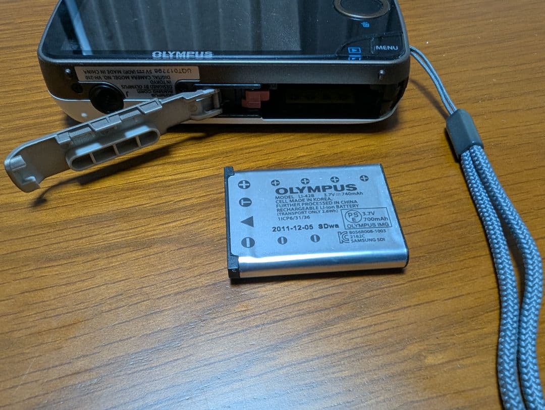 OLYMPUS VH-210 ホワイト コンパクトデジタルカメラ