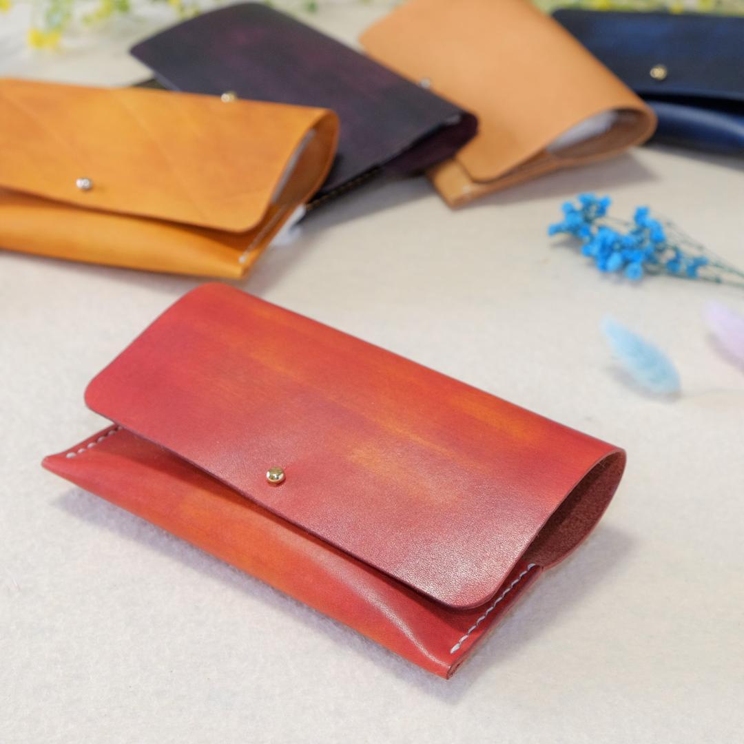 ハンドメイド　手染め　手縫い　自家製オイルレザーの贅沢ティッシュケース レッド