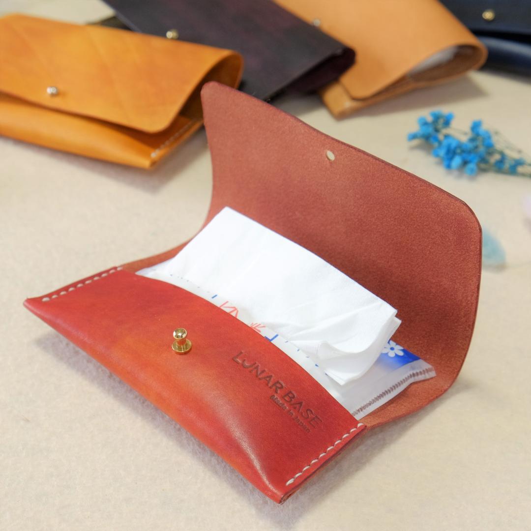 ハンドメイド　手染め　手縫い　自家製オイルレザーの贅沢ティッシュケース レッド