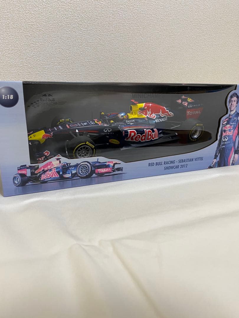 ミニチャンプス 1/18 レッドブル S.ベッテル 2012 ショーカー