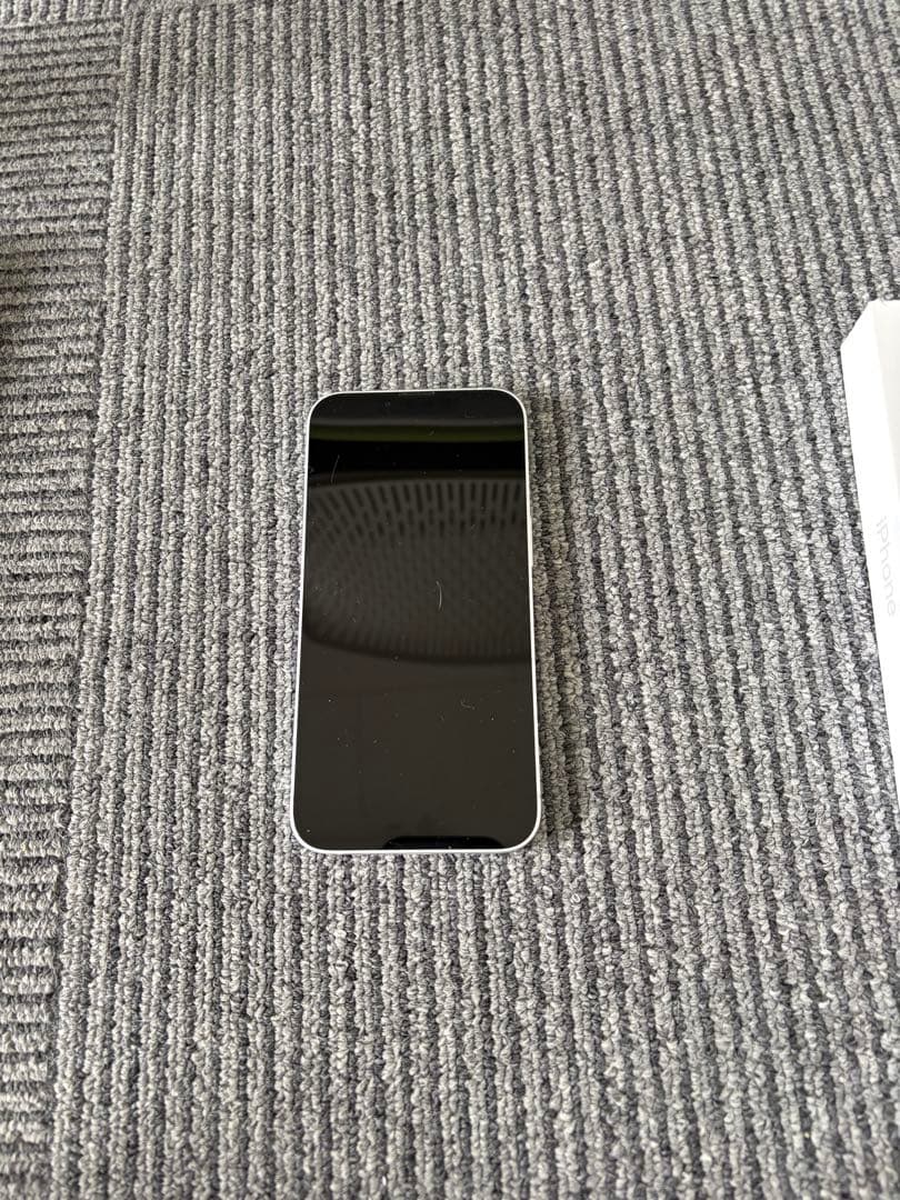 Apple iPhone 16eホワイト本体
