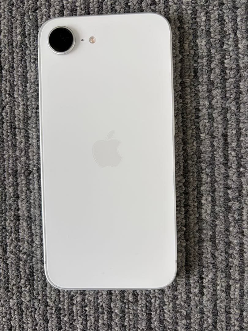 Apple iPhone 16eホワイト本体