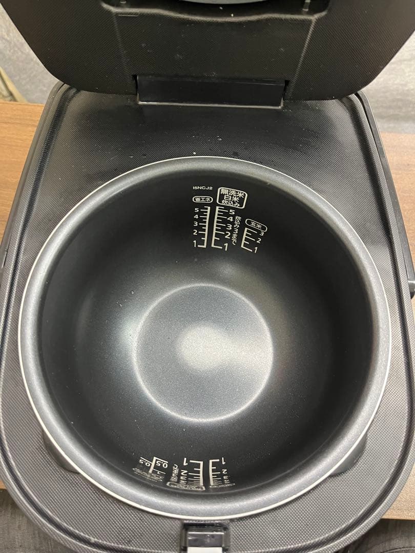 アイリスオーヤマ 大火力IH炊飯器 黒・赤　2022年製