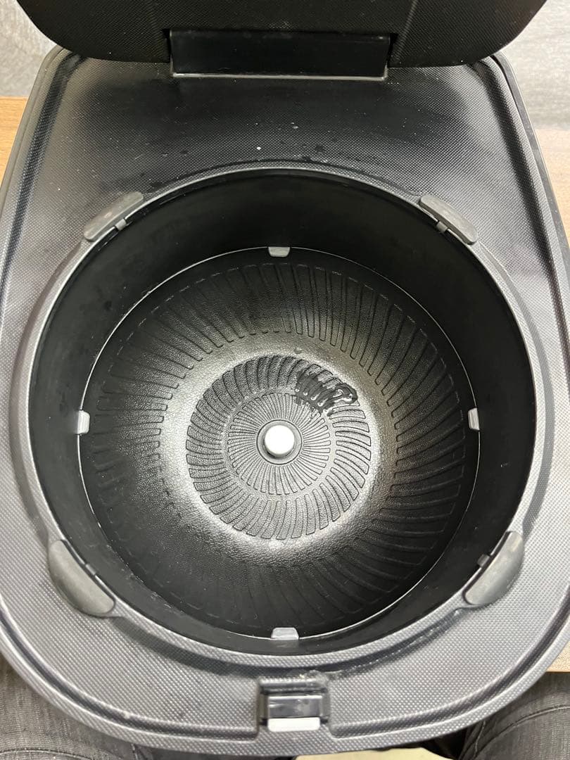 アイリスオーヤマ 大火力IH炊飯器 黒・赤　2022年製