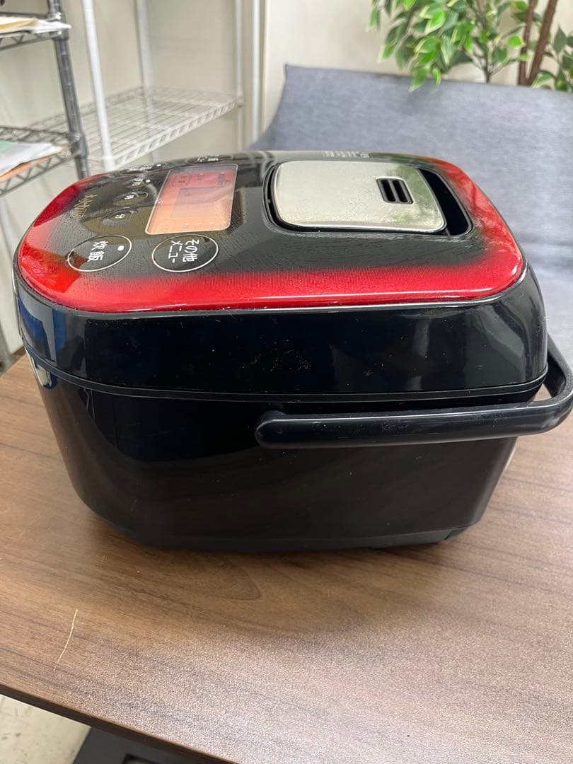 アイリスオーヤマ 大火力IH炊飯器 黒・赤　2022年製