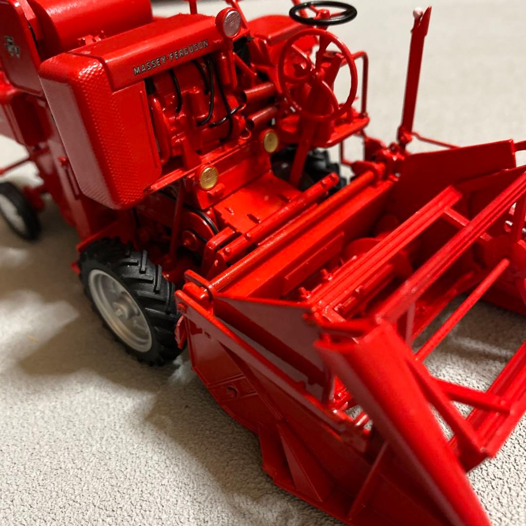 1/32 マッセィファーガソン　MF830 コンバイン