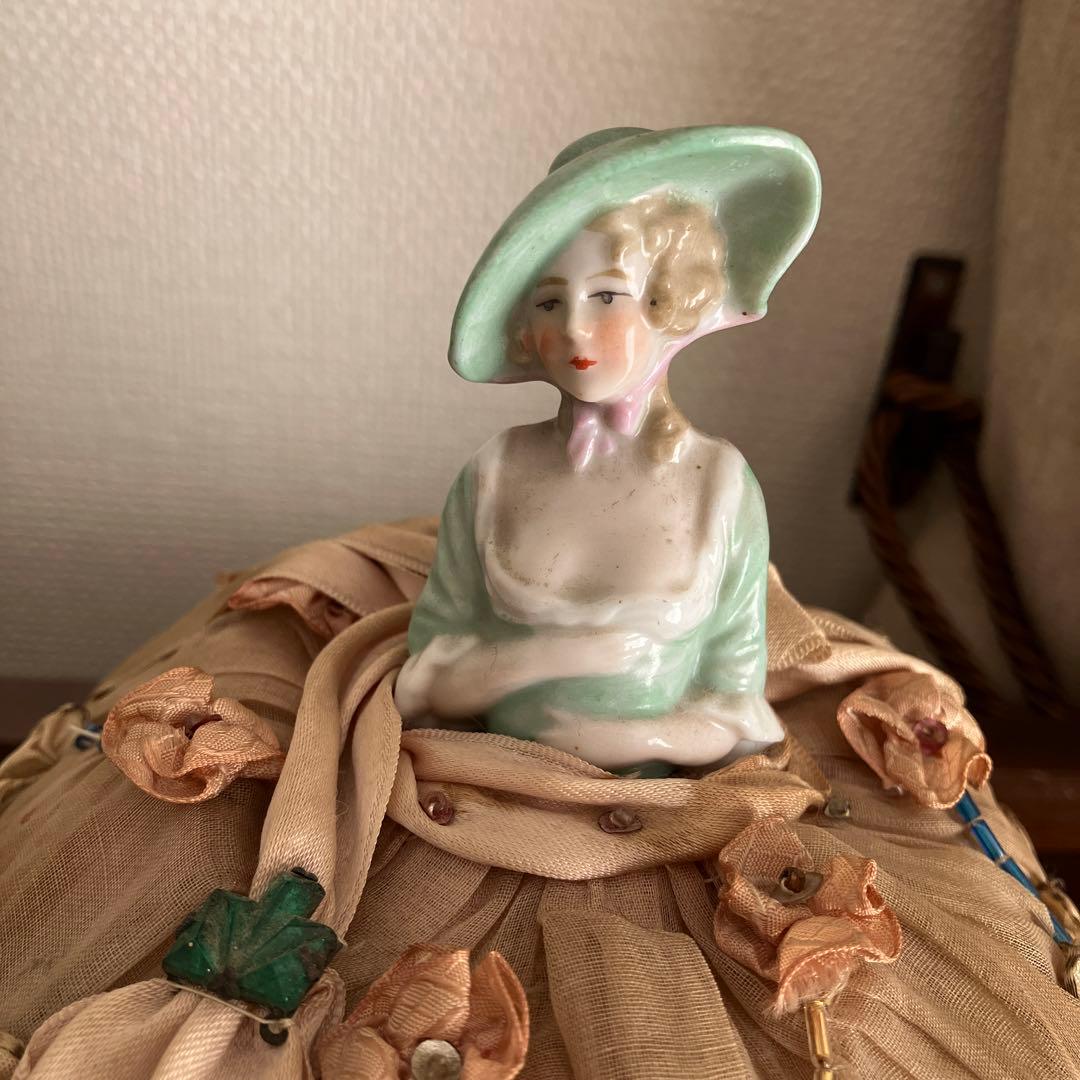 英国アンティーク　手作りのピンクッションドール