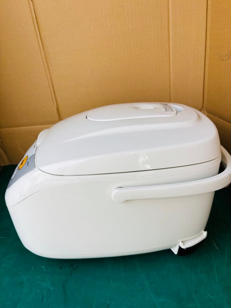 タイガー魔法瓶　炊飯器 1升 炊きたて JBH-G181W2023年製　ホワイト