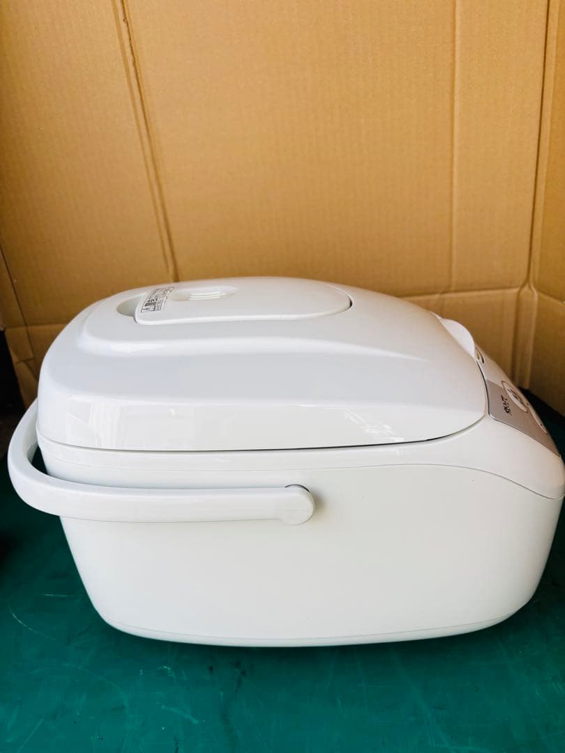 タイガー魔法瓶　炊飯器 1升 炊きたて JBH-G181W2023年製　ホワイト