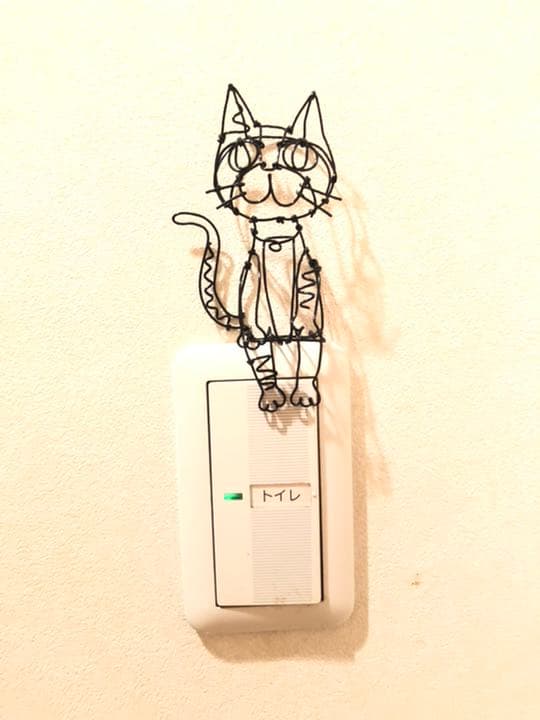 ワイヤーアート　スイッチ座り猫