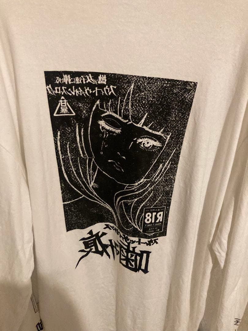 噛み痕　ロンT 白