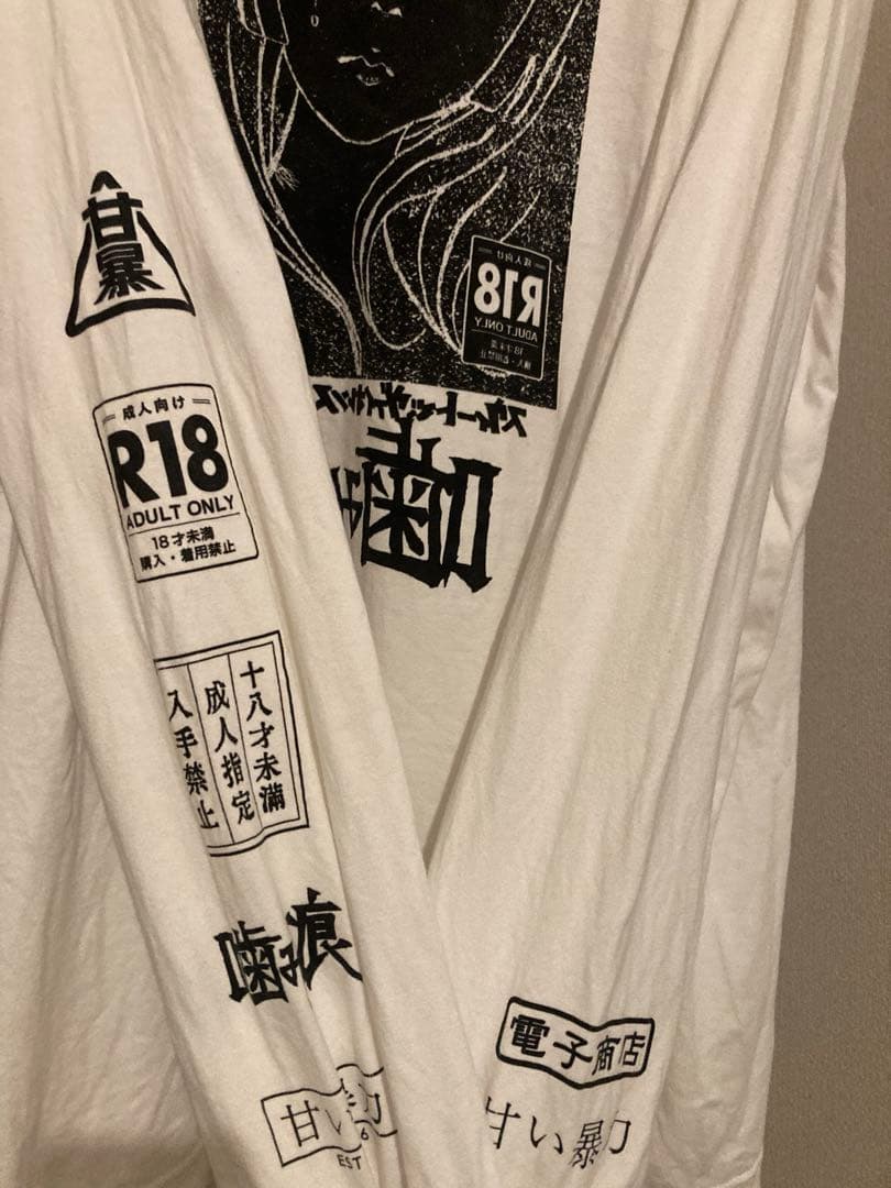 噛み痕　ロンT 白