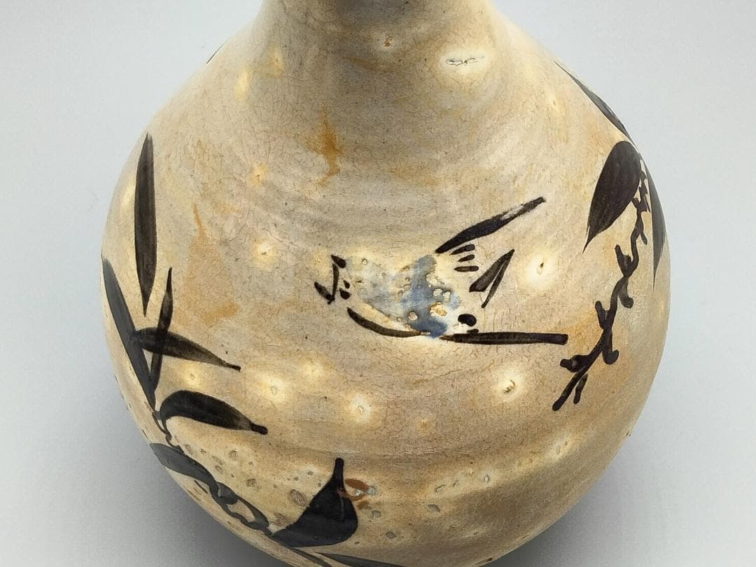 磁州窯 白地鉄絵飛雀草文徳利瓶　玉壺春形瓶